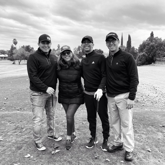 meet  the  p o s h e r 🌸 - Picture 9 of 9